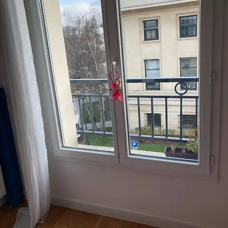 Chaleureux Et Lumineux Apartment Puteaux